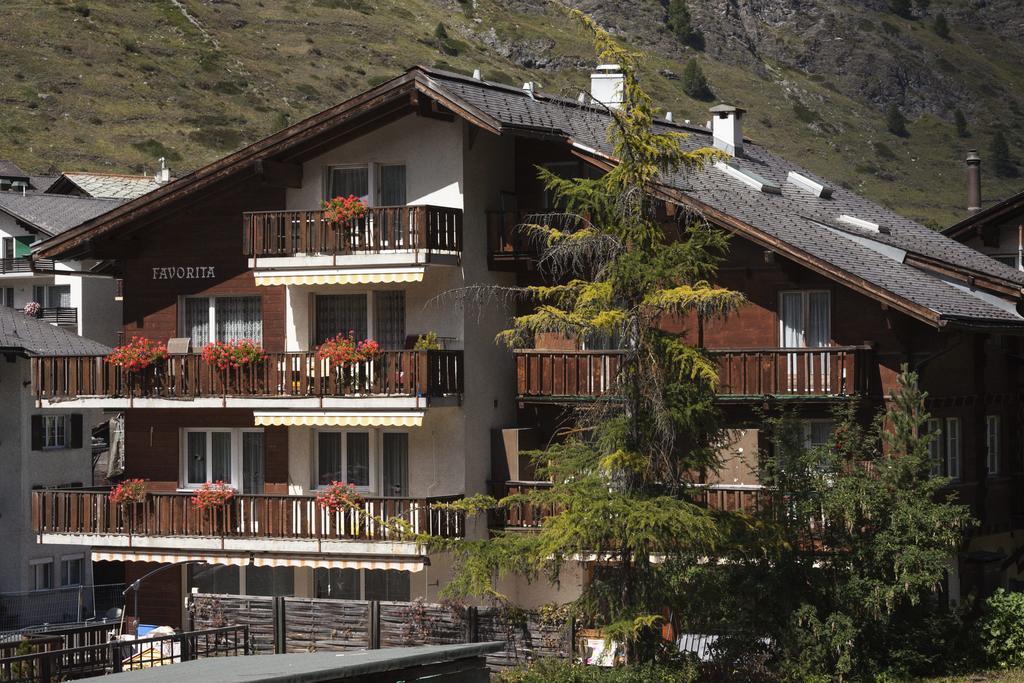 Swissflair Apartments Zermatt Room photo